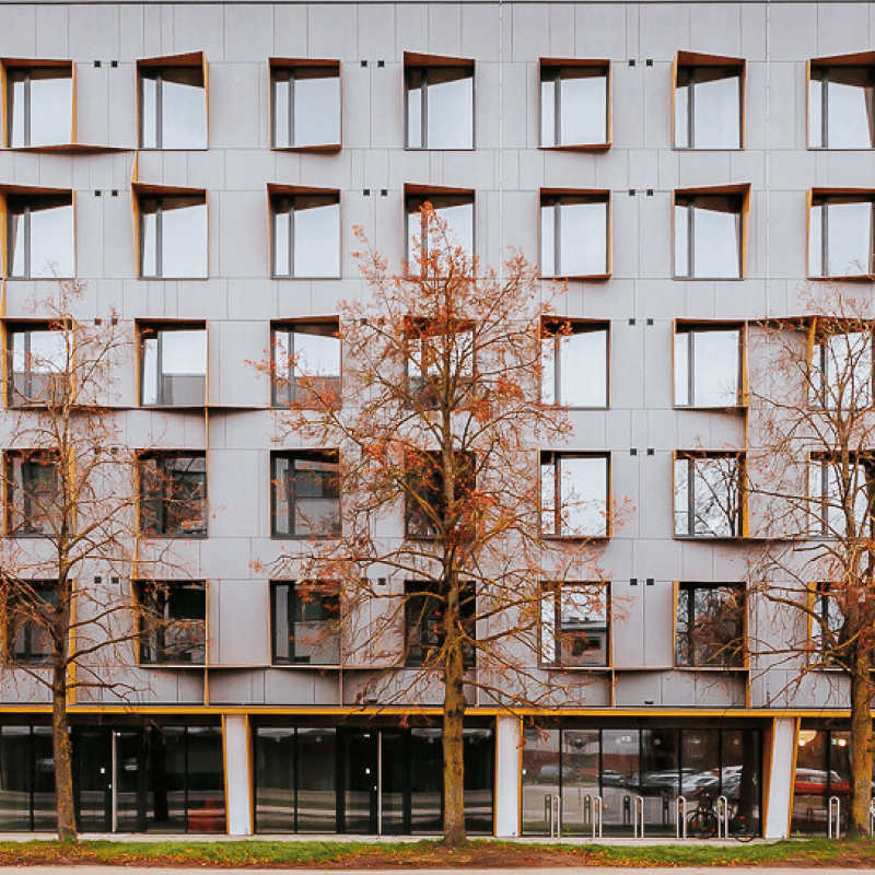 6-korruseline hostel Tartu südalinnas.	Welementi meeskond projekteeris, tootis ja paigaldas tehases valmistatud fassaadielemendid.